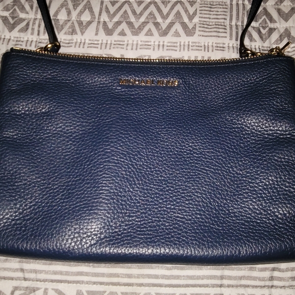 Small E/W Michael Kors Double Zip Crossbody in Navy - Picture 2 of 11